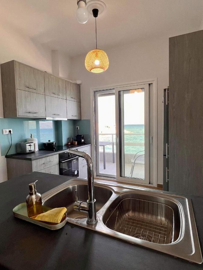Beach Retreat In Town Corinthe Extérieur photo